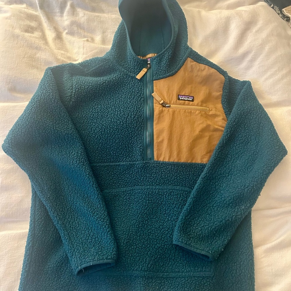 Patagonia Teal and Tan Half-Zip Pullover with Chest Pocket
